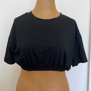 Black cropped scrunched top